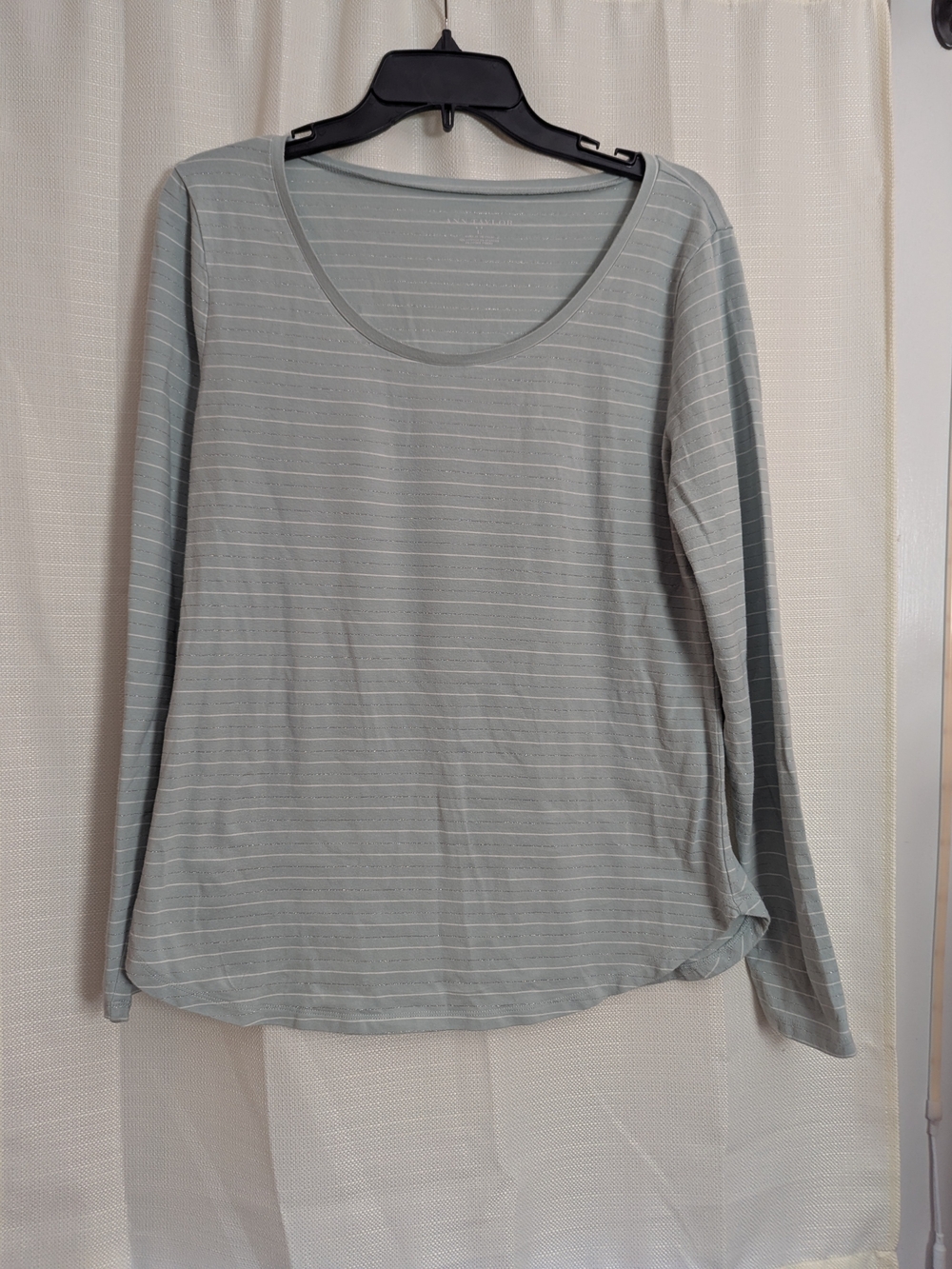 Ann Taylor Light Gray Striped Long Sleeve Scoop Neck Tee
